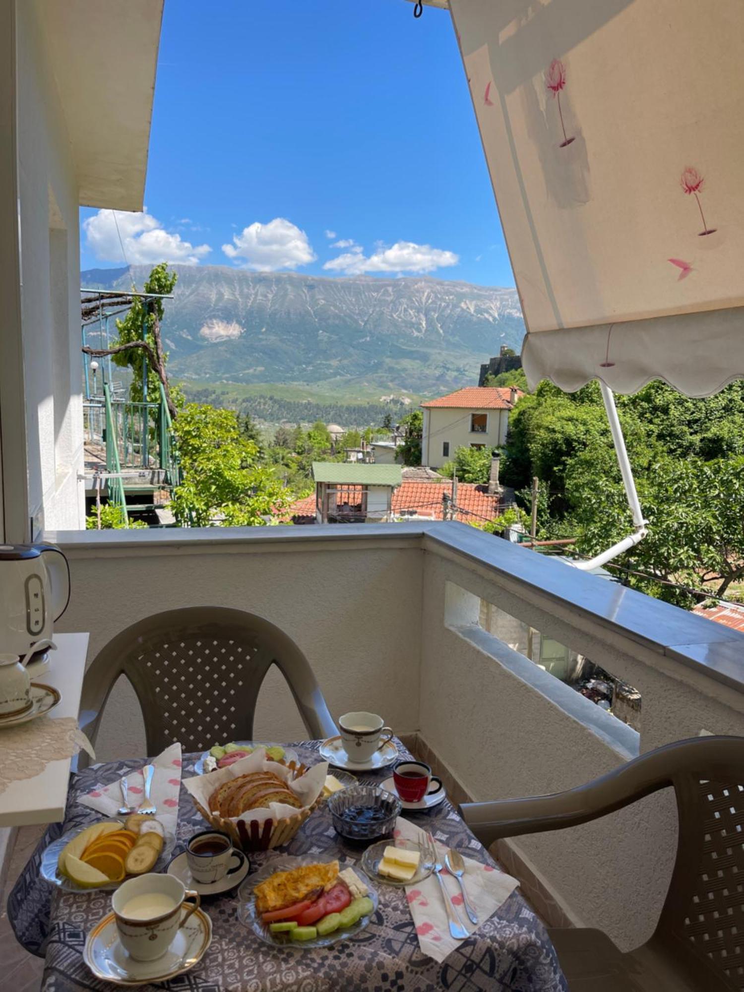 Latifi Guesthouse Gjirokaster Exterior photo