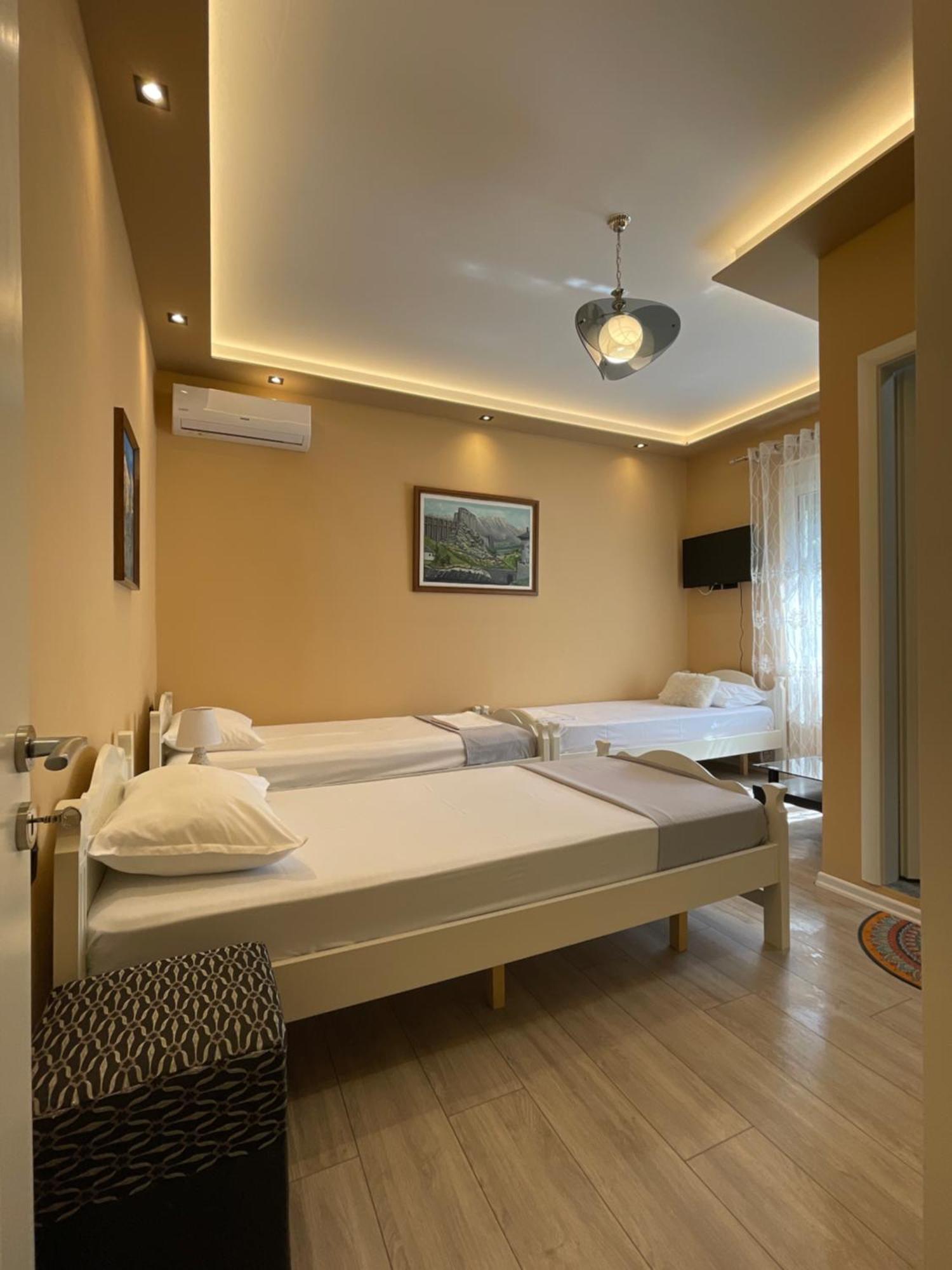 Latifi Guesthouse Gjirokaster Exterior photo