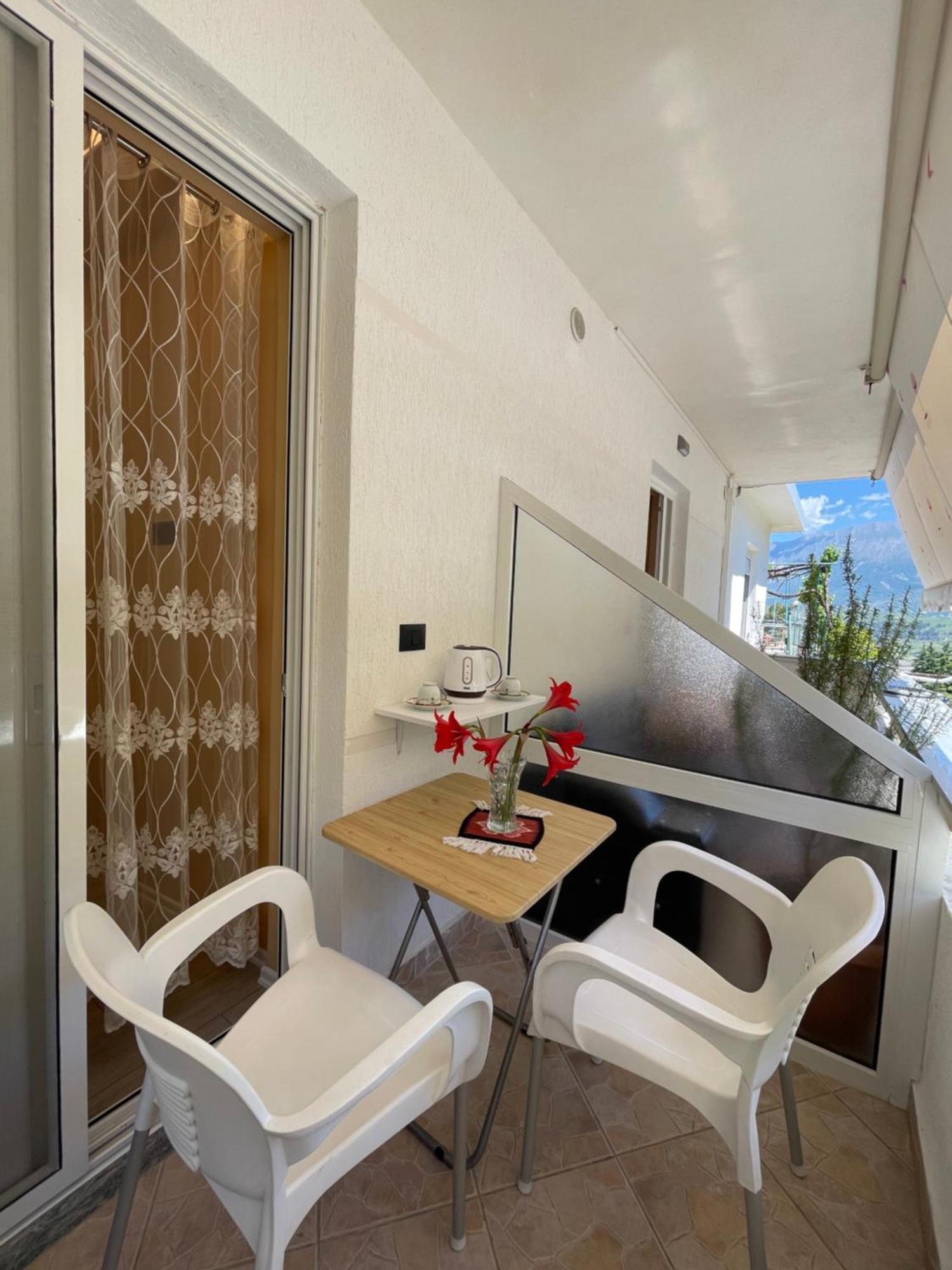 Latifi Guesthouse Gjirokaster Exterior photo