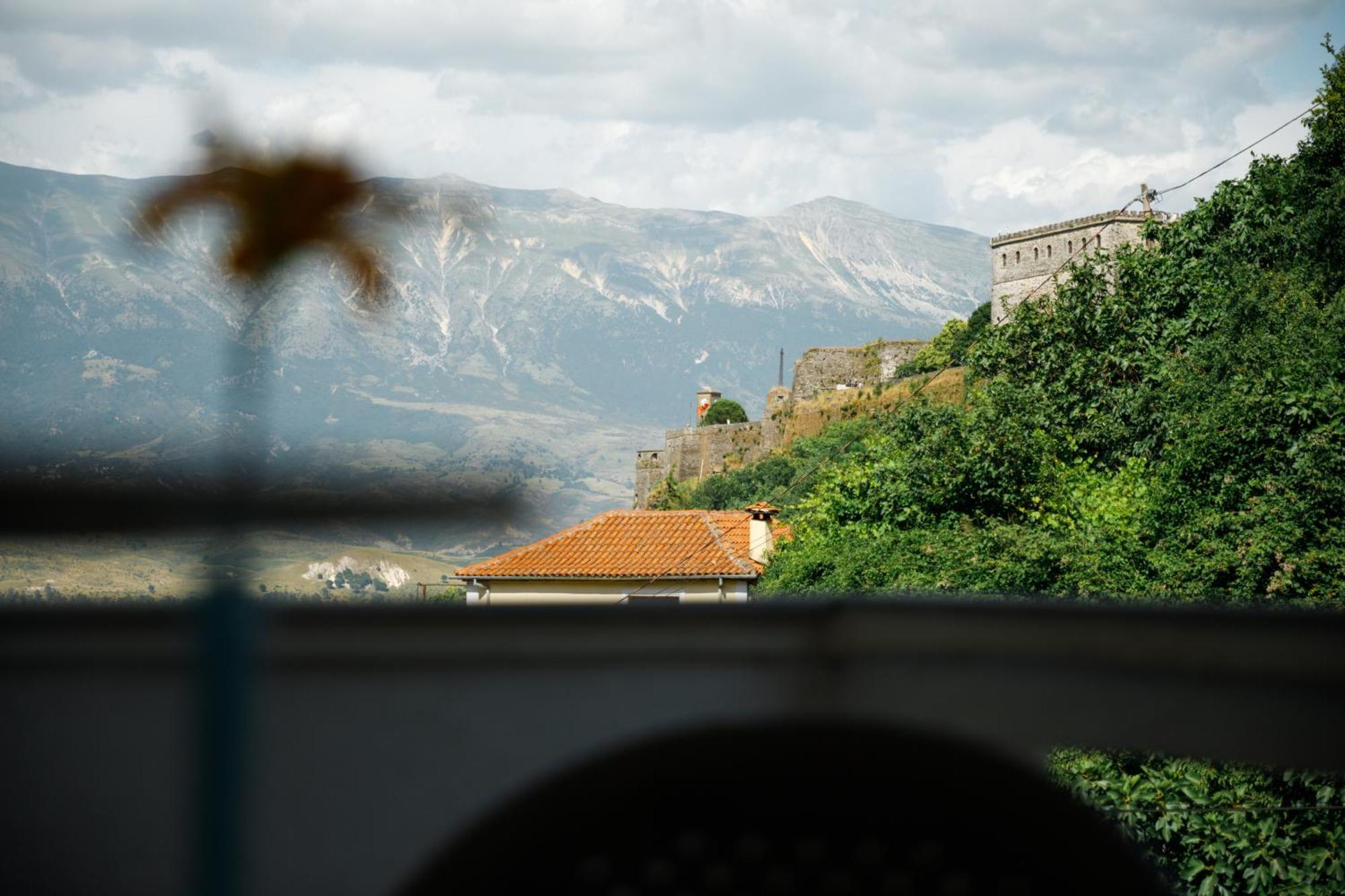 Latifi Guesthouse Gjirokaster Exterior photo