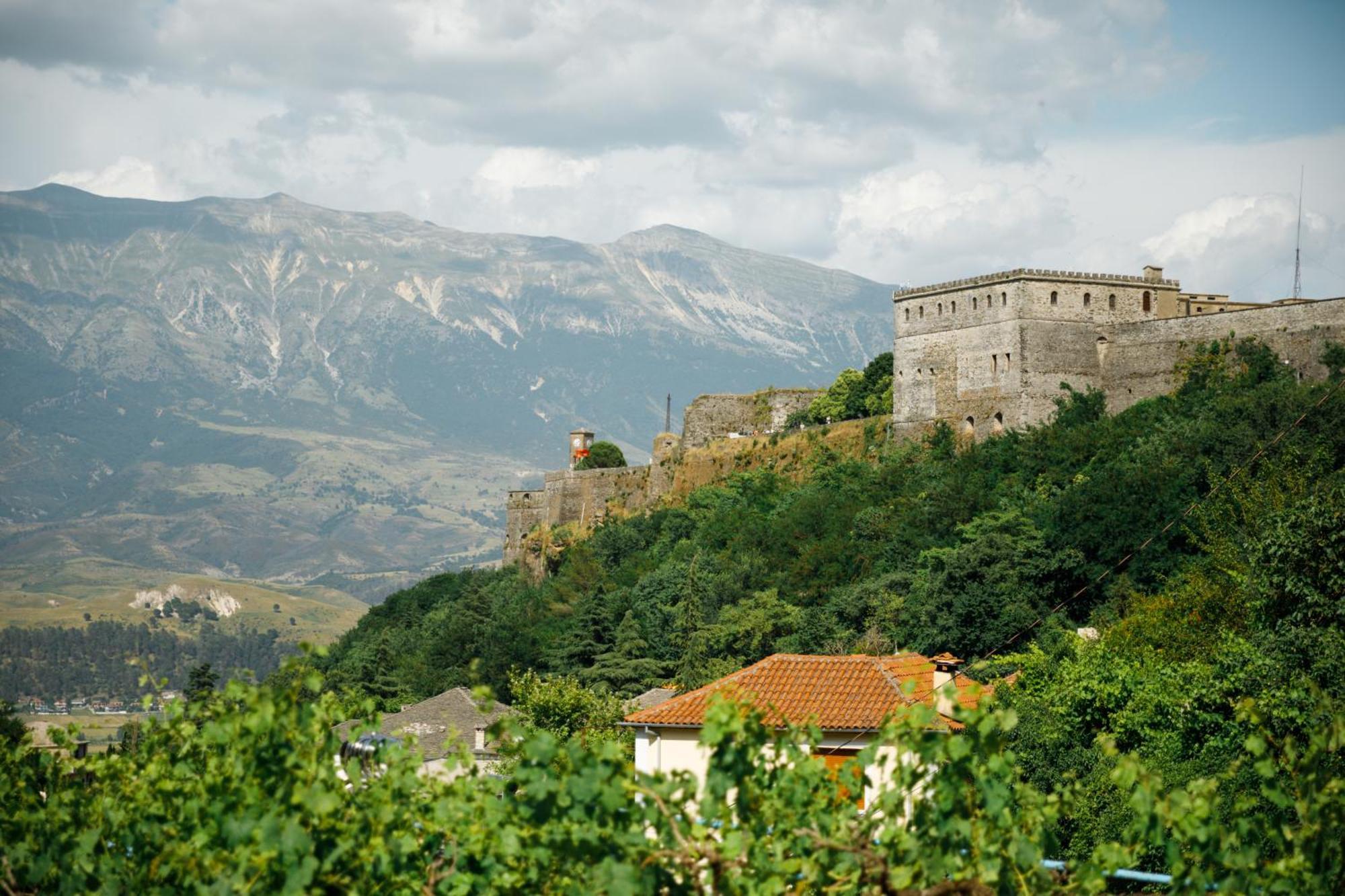 Latifi Guesthouse Gjirokaster Exterior photo