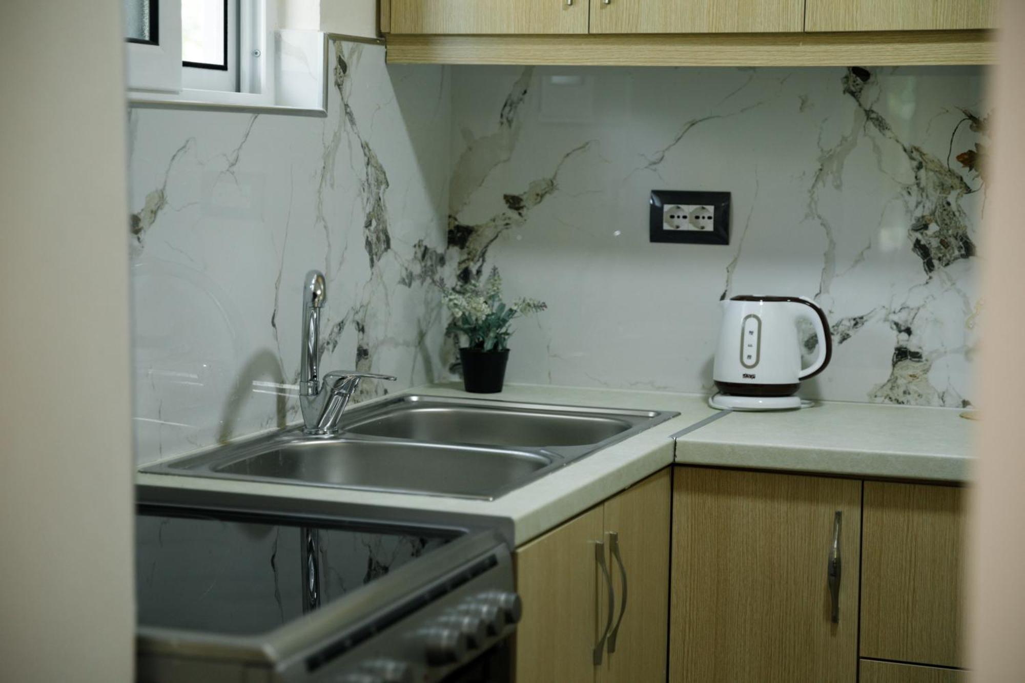 Latifi Guesthouse Gjirokaster Room photo